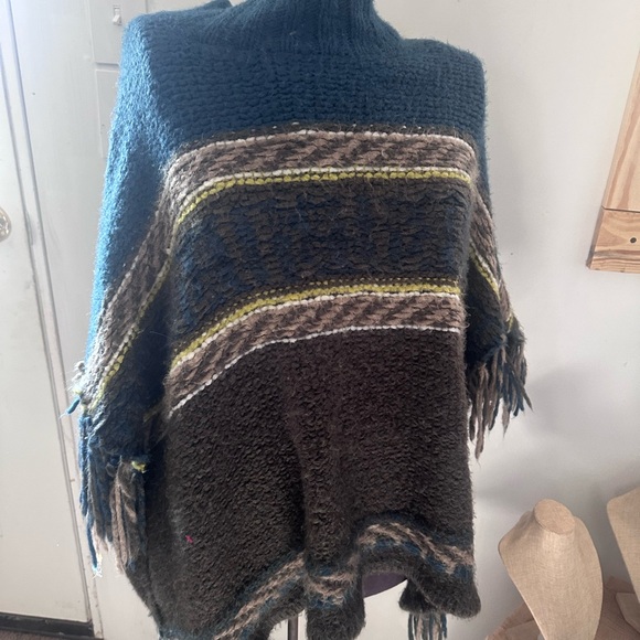 Free People Labyrinth Fringe Poncho Size XS/S Wool Angora Blend - Picture 4 of 4